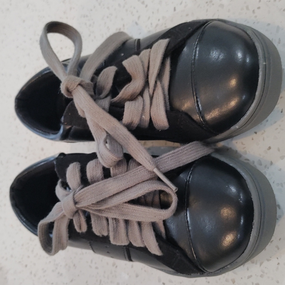 Reaction Kenneth Cole Boys shoes - Size 12 (Black/Gray)